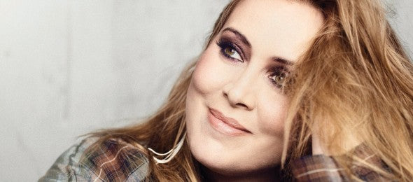 Anouks bluesstem klinkt in het Nederlands nog indringender.