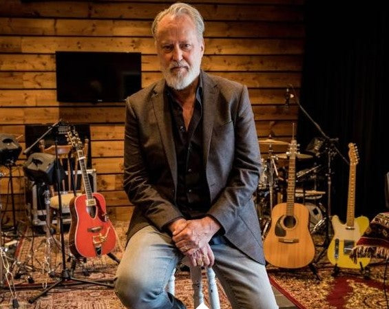 Jack Poels, bekend als voorman van Rowwen Hèze komt met een eerste soloalbum