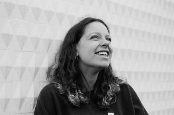 Op Tirzah's debuutalbum valt alles uit de toon