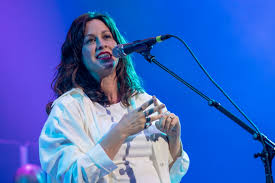 Na 8 jaar een splinternieuwe Vinylplaat van Alanis Morissette