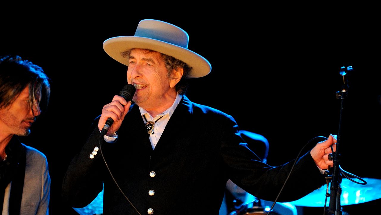 Na 8 jaar verschijnt op 19 juni een splinternieuw Bob Dylan album. (vanaf 17 juli op vinyl)