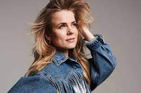 Ilse DeLange viert haar 25-jarig jubileum als artiest met de carrière-omvattende Singles Collection op Vinyl