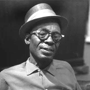 Lightnin' Hopkins: Onuitgebrachte Live-Opnames uit The Ash Grove - Een Blues Schat Ontdekt!