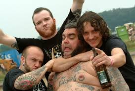Peter Pan Speedrock's "Lucky Bastards" Keert Terug op Dracula Rood Vinyl