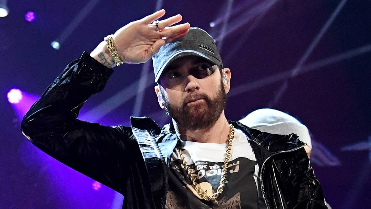 Eminem opent het doek voor zijn 'Greatest Hits' album Curtain Call II