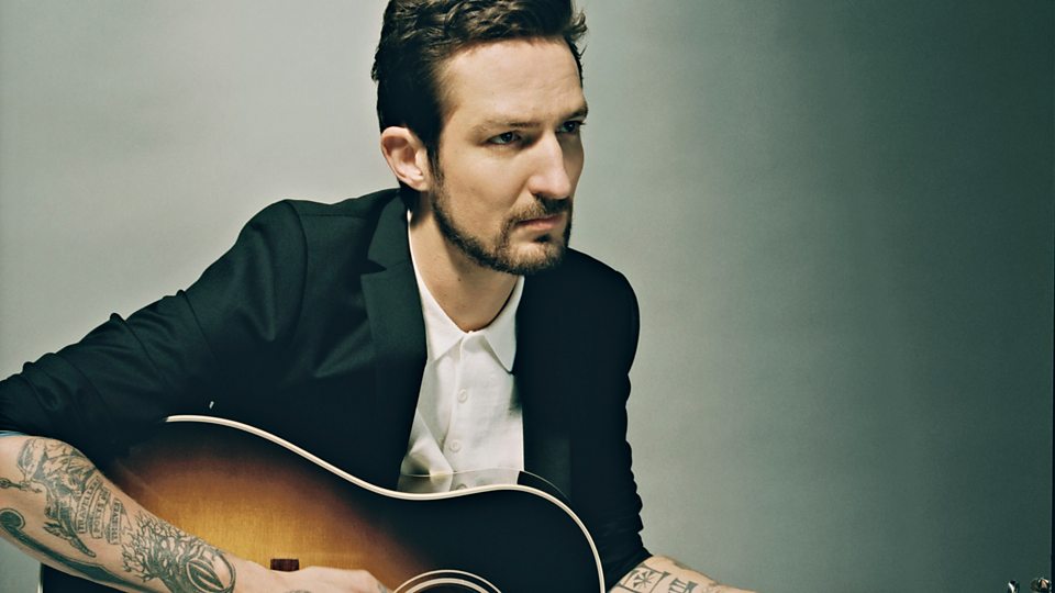 Frank Turner brengt zijn twee grote interesses samen op nieuwe plaat 'No Mans Land'