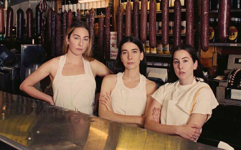 Haim zet een stap in de richting van 3e album met nieuwe single 'The Steps'