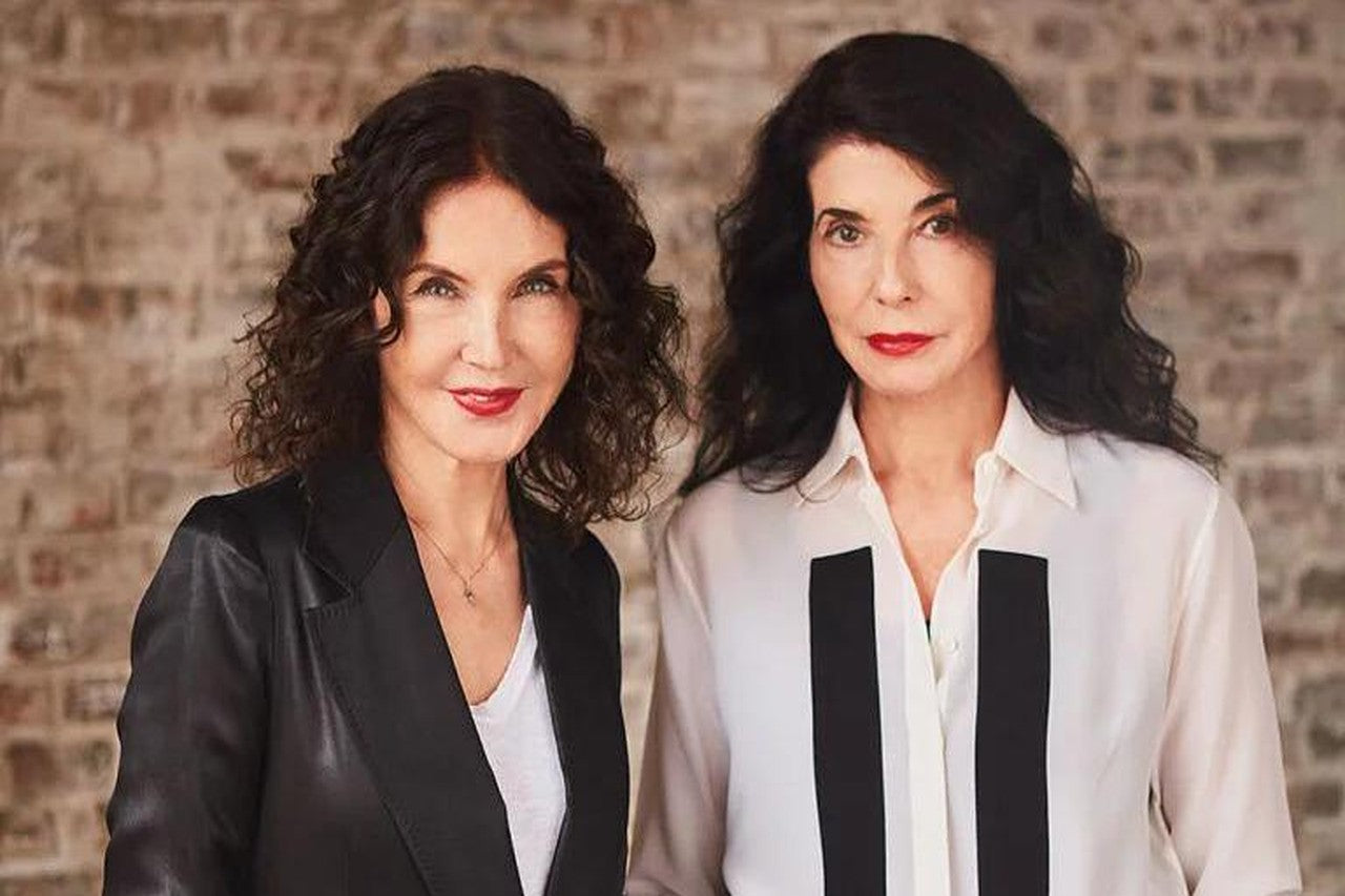 Katia & Marielle Labèque brengen Philip Glass' Cocteau Trilogy tot leven op vinyl