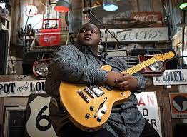 Christone "Kingfish" Ingram is een jonge bluesgitarist die de wereld verovert.