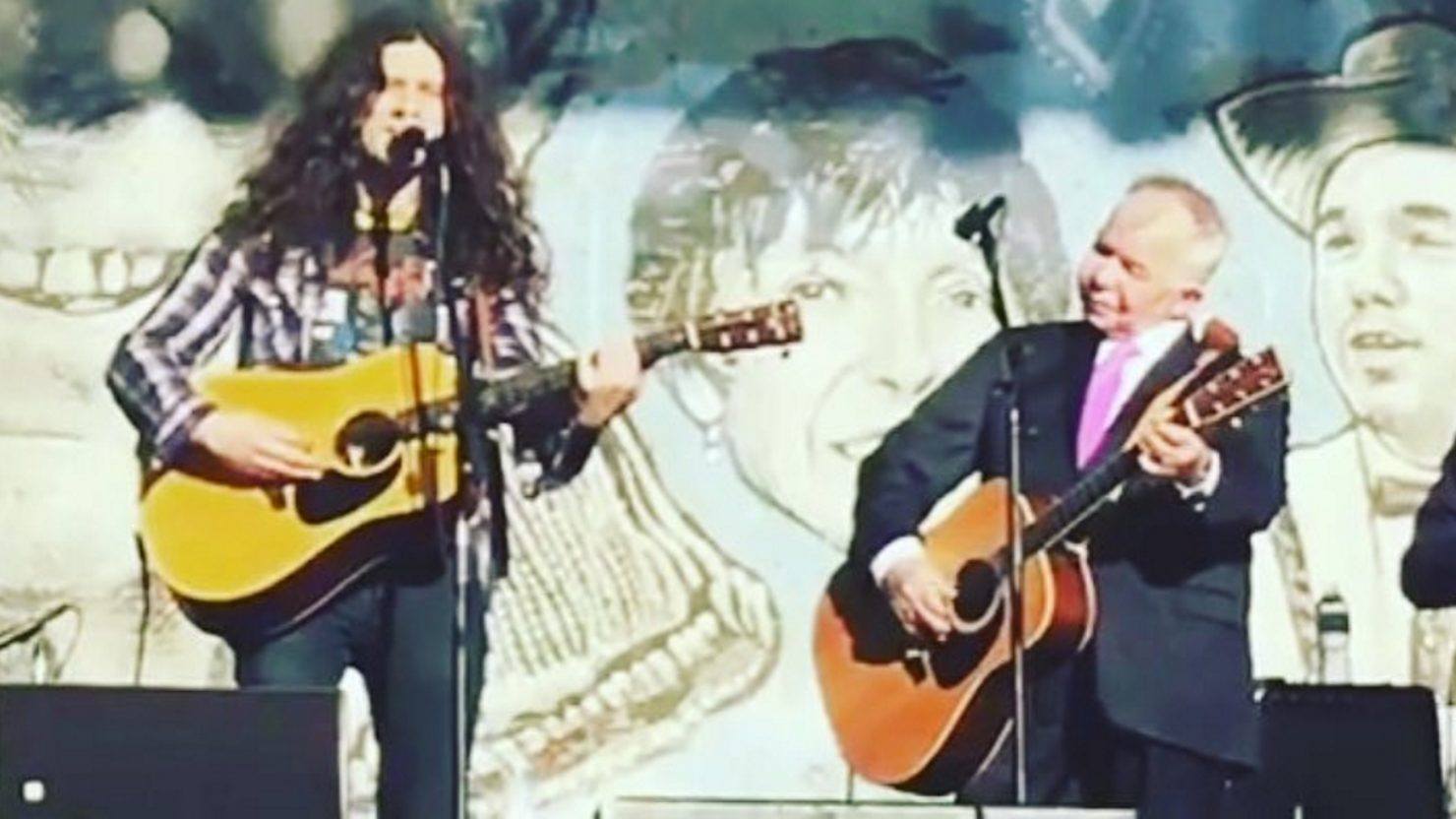 Eén van de laatste John Prine opnamen op nieuwe Kurt Vile EP