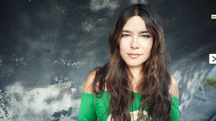 Intieme Klanken en Kwetsbare Woorden: Rachael Yamagata is Terug met 'Starlit Alchemy'